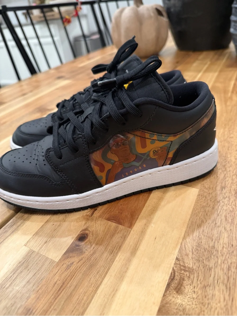 Jordon 1 low holographic